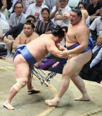 大関取りマジック１の大の里が初黒星　昇進目安「三役で直近３場所３３勝」に足踏み　霧島と高安がV争い１差に接近