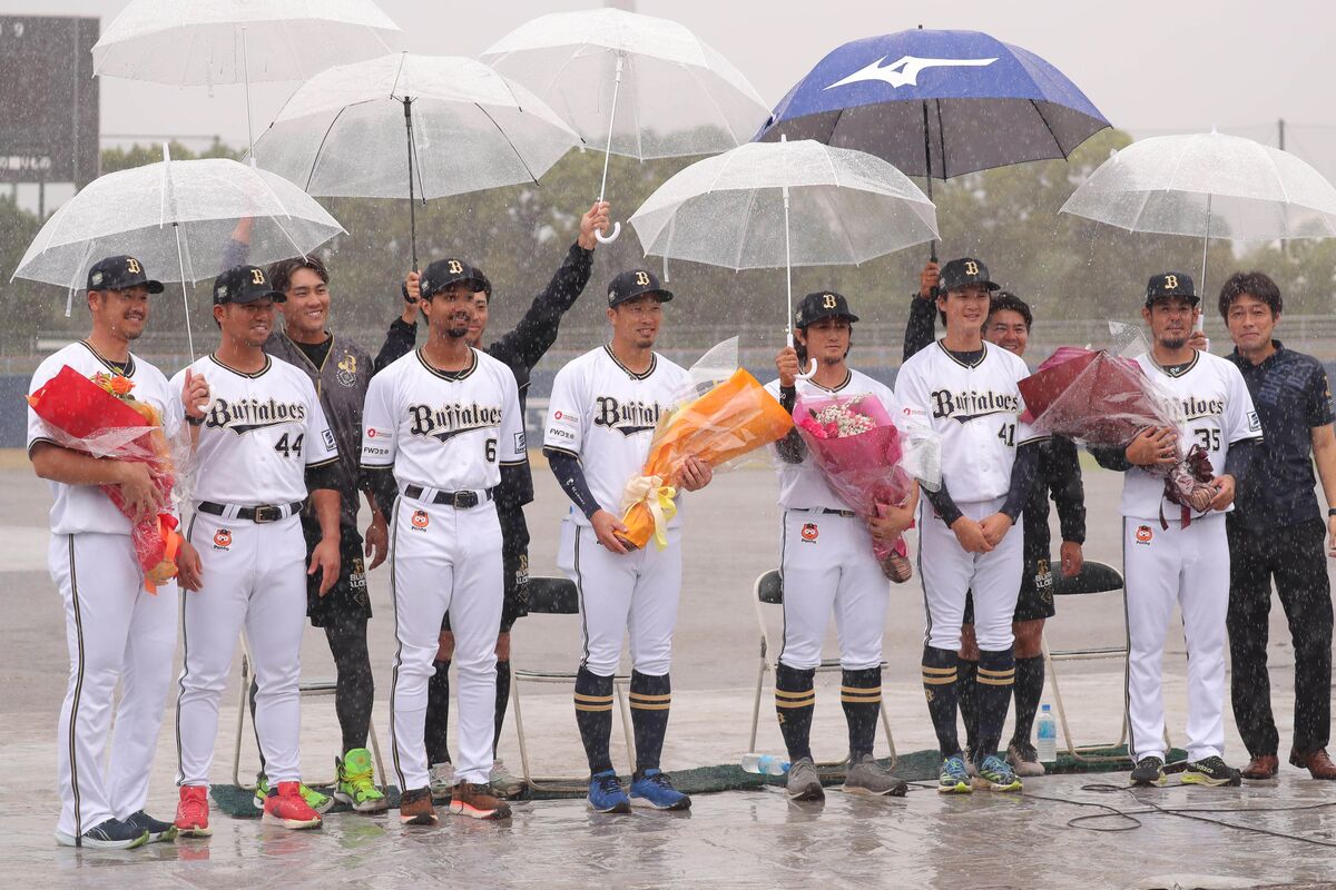 【オリックス】引退のＴ―岡田らが豪雨のトークショー　舞洲２軍最終戦が雨天中止で急きょ実施