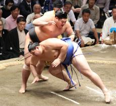 大の里は千秋楽、阿炎に敗戦　１３勝２敗で終える　豊昇龍は勝ち越し