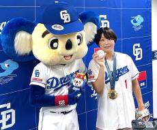 【中日】パリ五輪金メダルのレスリング・藤波朱理が始球式　「プロ野球選手がうらやましいなと思った」