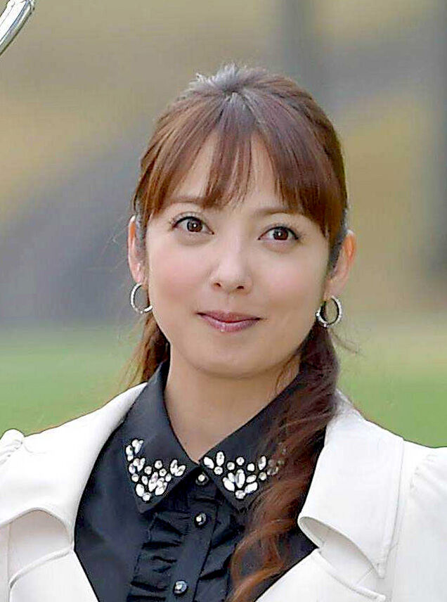 「４５には見えん」中山エミリ、現在の姿にネット衝撃「１億年ぶりに見たけど…」「懐かしい」