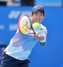 西岡良仁が金星「勝てたのは奇跡」　３時間超激戦で２１位に勝利　試合後右足けいれん…木下グループ・ジャパンＯＰ