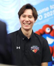 パリ五輪バレーボール男子日本代表・高橋藍が大阪市役所表敬訪問「初代チャンピオンになり大阪を盛り上げたい」