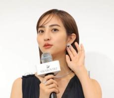 堀田茜、さりげないダメージ加工が可愛いへそ出しショットをアップ　「素敵」「センター分け可愛い！！」ファン歓喜