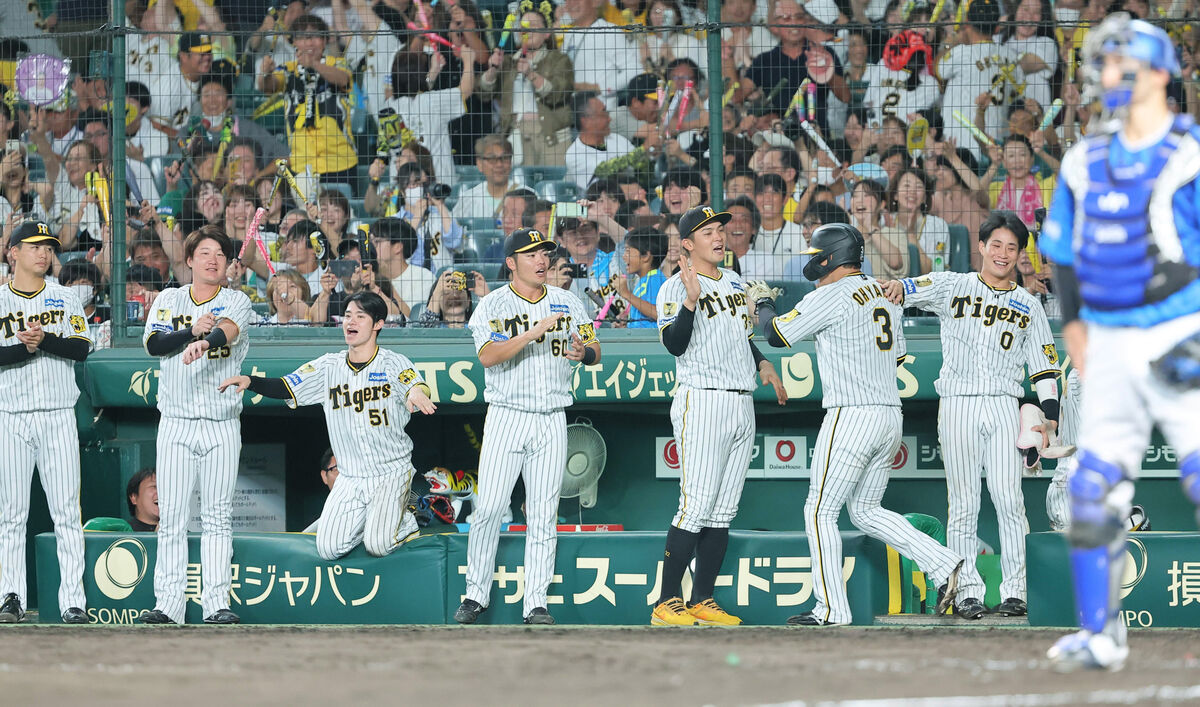 【阪神】Ｖ逸翌日に意地の４点差逆転勝利で２位確定　佐藤輝明の２点二塁打で連敗３でストップ