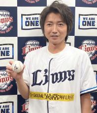 【西武】俳優の藤原竜也がセレモニアルピッチに登板「来シーズンはぜひリーグ独走を」