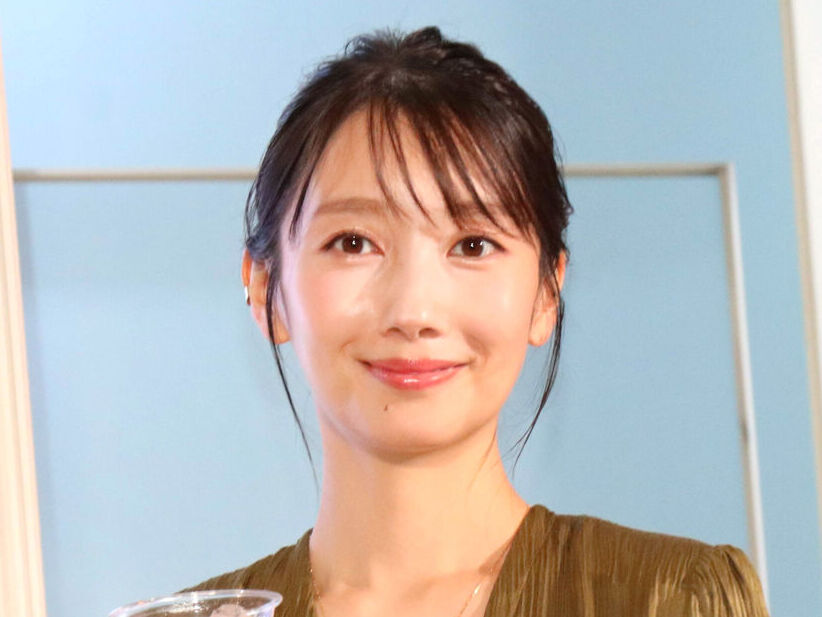 波瑠、オールブラックコーデがお似合い！「かっこよすぎます」「落ち着きあって似合ってます」とファン絶賛