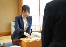 西山朋佳女流三冠が編入試験第２局で敗れる　合格へはあと３戦で２勝必要