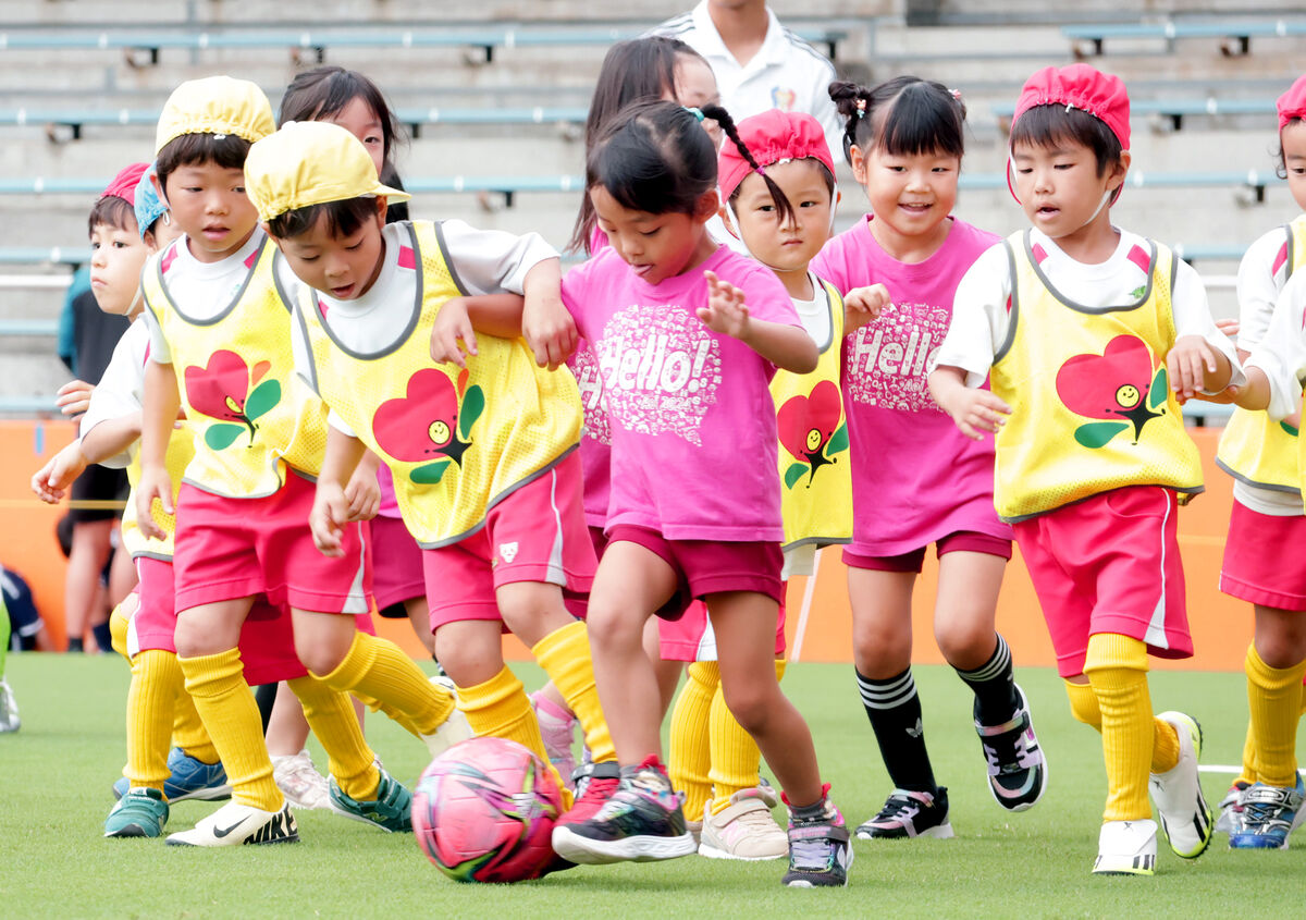 「ＩＡＩＣＵＰ静岡県チャイルドサッカー大会ｉｎ日本平」で幼稚園・保育園児４０４人が熱い戦い