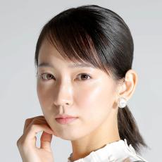 吉岡里帆　背中ぱっくり「すげー！」「パーフェクト」「世界一きれい」全身ショットにネットくぎ付け