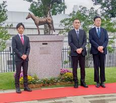 京都競馬場に２３年３冠牝馬リバティアイランドの記念像を設置　川田将雅騎手「競馬場で走る彼女を応援していただけたら」