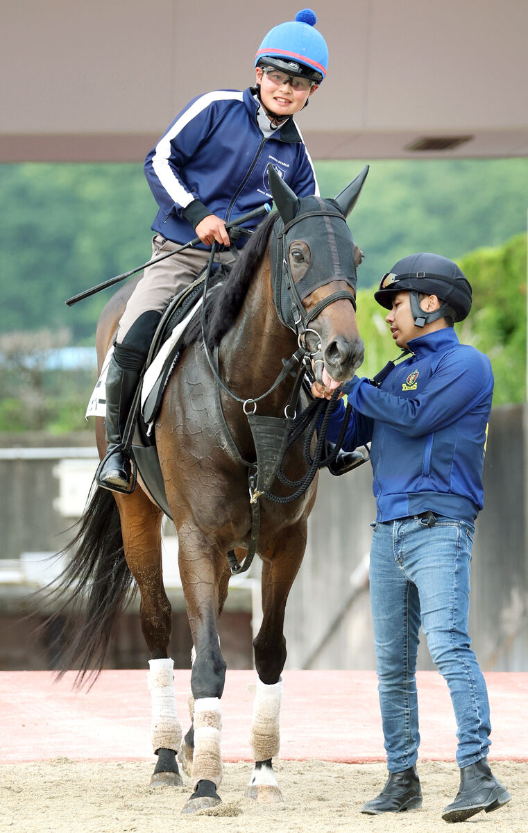 オークスでは放馬→競走除外　２３年阪神牝馬Ｓ覇者サウンドビバーチェが引退し三嶋牧場で繁殖入り　