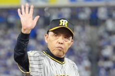 【阪神】岡田彰布監督が選手らに退任を伝える　甲子園での全体練習の前に集合