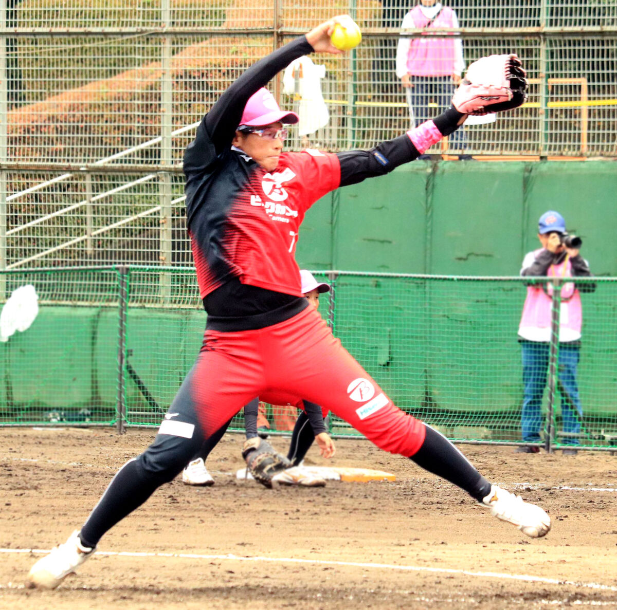 ４５歳で迎えるロス五輪は「選手か指導者か」　ソフトボール上野由岐子が１１６７日ぶり先発で１３９球完投