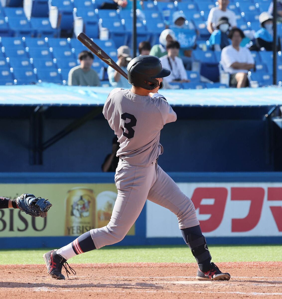 【大学野球】慶大・清原正吾が２号ソロ！　東大のサブマリン・渡辺向輝との“ジュニア対決”で先制弾