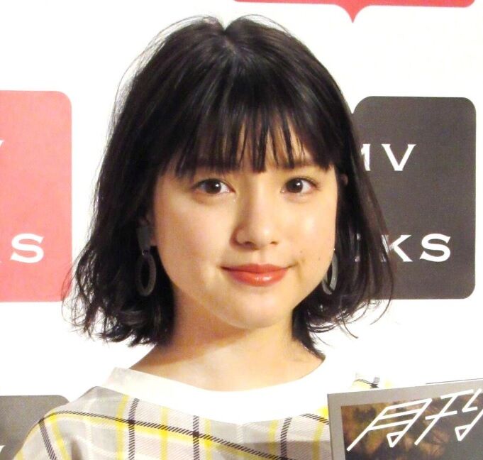 川島海荷　「肌も極上に美しい」ゴージャスなコーデでファン魅了！「めちゃめちゃお似合い可愛いすぎ」