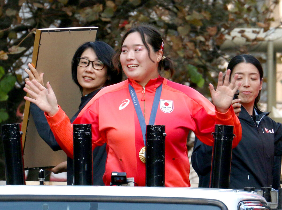 パリ五輪金メダルの北口榛花「楽しい時間でした」　故郷・北海道旭川市での凱旋パレードに４万８０００人