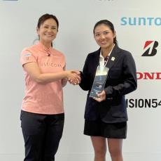 宮里藍さん「親目線で…」吉崎マーナ優勝　「宮里藍インビテーショナルＳＵＮＴＯＲＹ」念願の沖縄開催