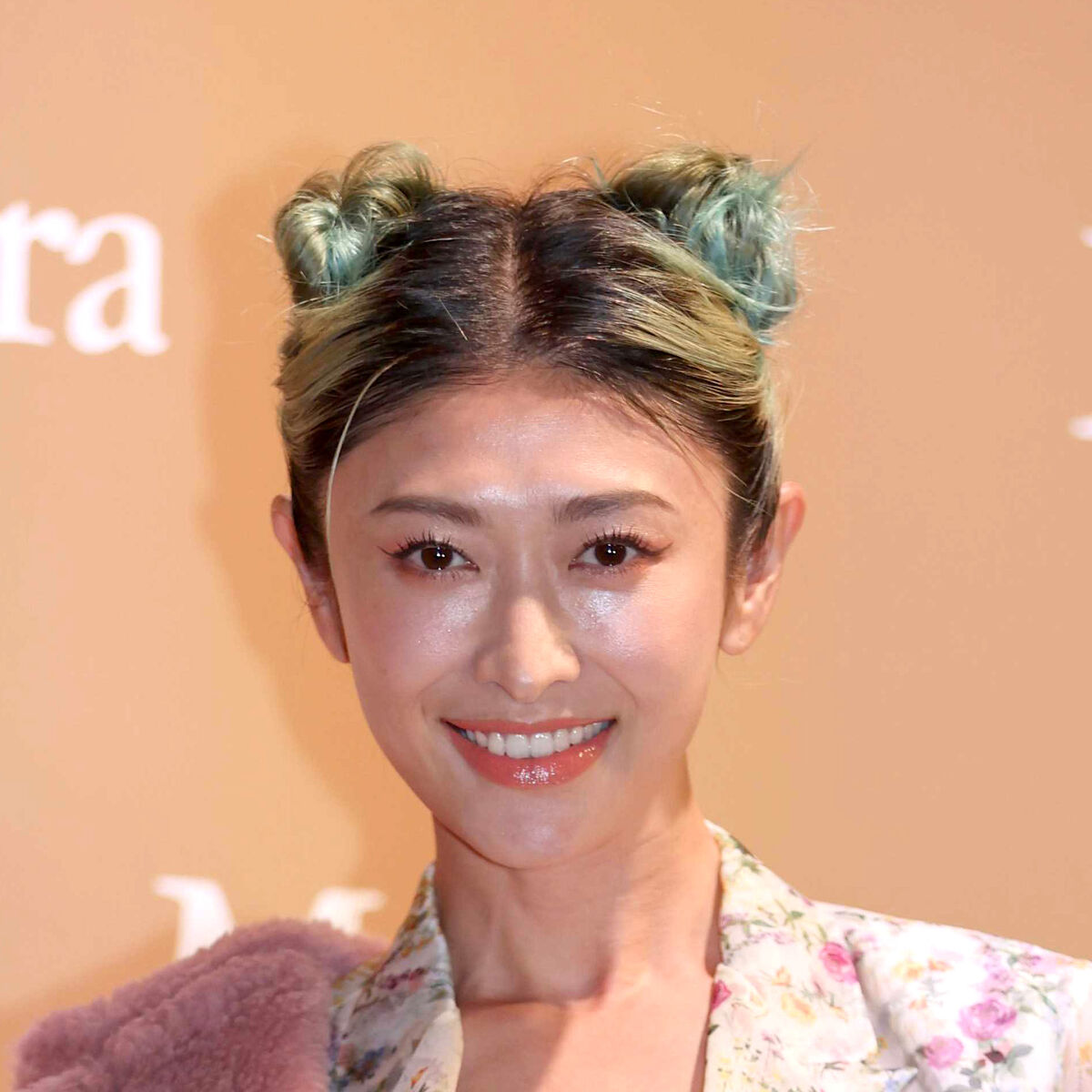 山田優、「弾丸韓国の旅」でみせた圧巻スタイル！美脚あらわなミニ丈コーデが「かっこいー！！」「綺麗だぁ～」