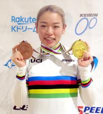 自転車・佐藤水菜「アルカンシェルをすごく着たかった」世界一の称号まとい充実…世界選手権日本勢初の金＆銅メダル