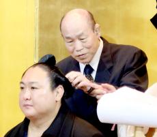 元大関・旭国しのび伊勢ケ浜、宮城野親方ら弔問　弟子で元旭天鵬の大島親方「自分の人生からは切り離せない」