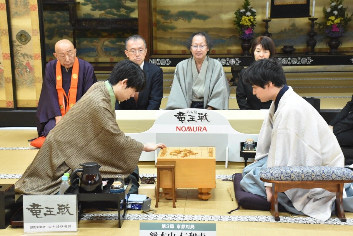 藤井聡太竜王、過去３戦３勝と好相性の仁和寺での竜王戦第３局スタート…２局ぶり角換わり