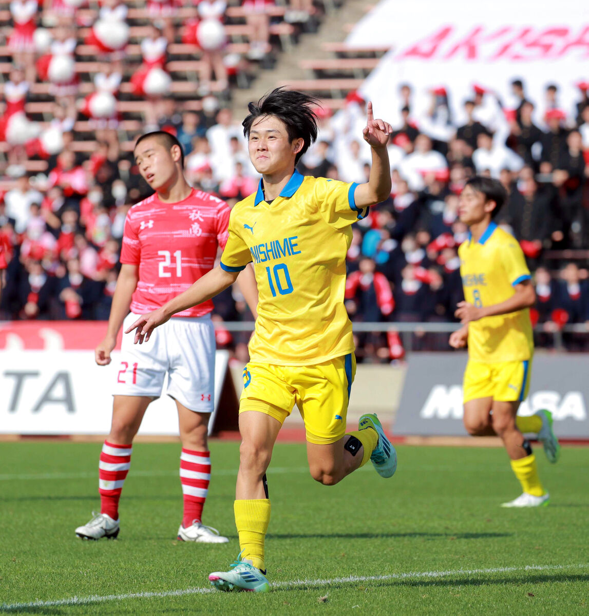 【高校サッカー】秋田は西目が１２年ぶり１４度目の全国切符…ＦＷ嵯峨が２得点を決め、秋田商に２―０