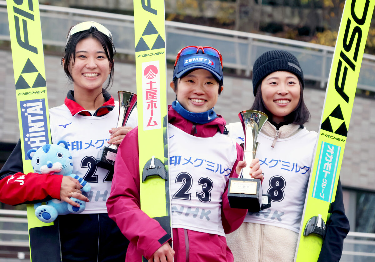 伊藤有希が４連勝「ジャンプの内容が良ければ、もっとうれしい」…来年２月に世界選手権「個人ではまだ金メダルを持っていないので目指したい」…スキージャンプＮＨＫ杯