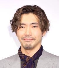 柄本佑？！スキンヘッドの激変ビジュアルにネット騒然！「えーー！」「まさか…とは」弟・時生が公開