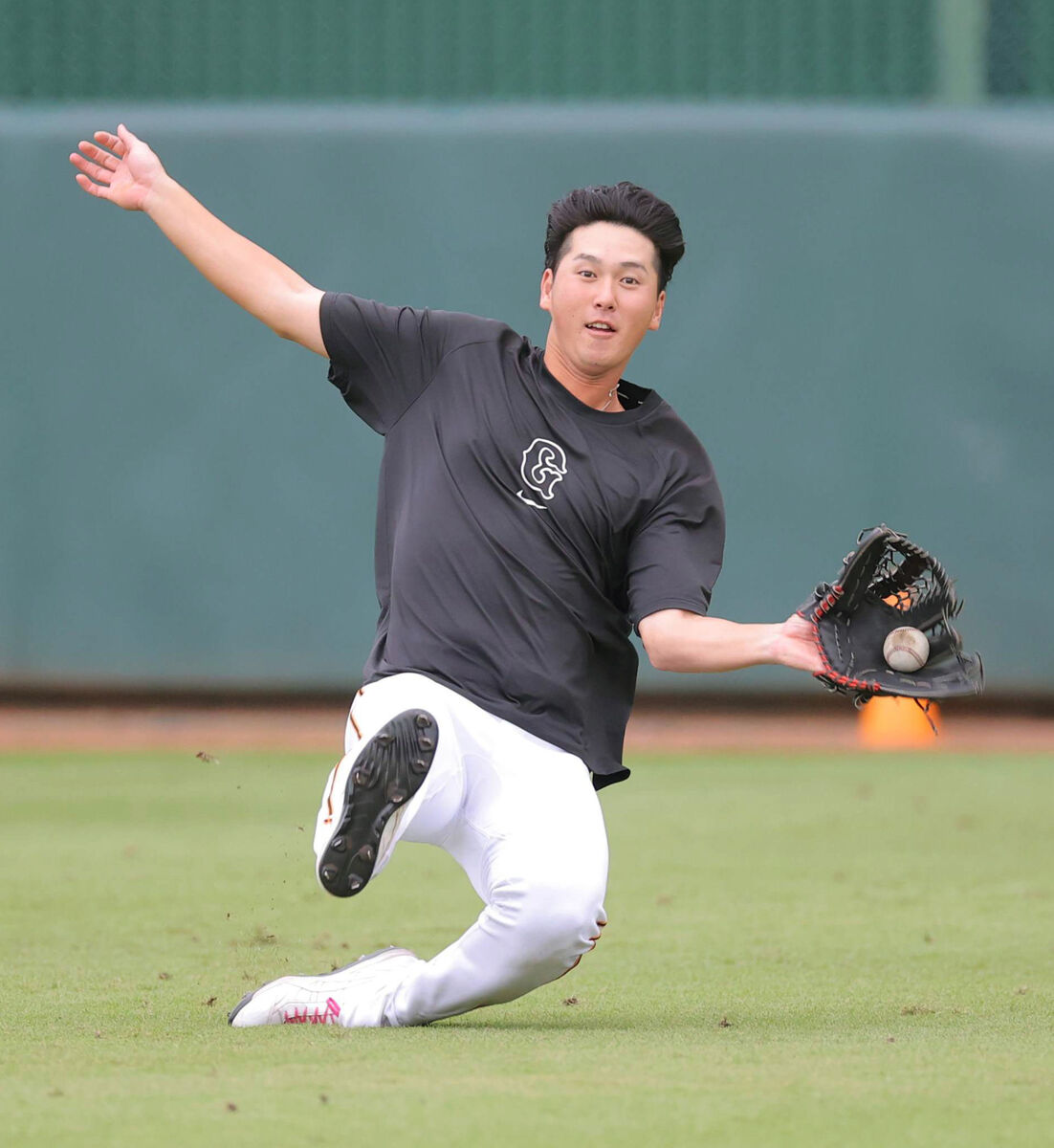 立岡宗一郎と梶谷隆幸の引退で巨人外野争い激化　秋広優人「もう４年目なので。危機感を持ってやっていかないと」