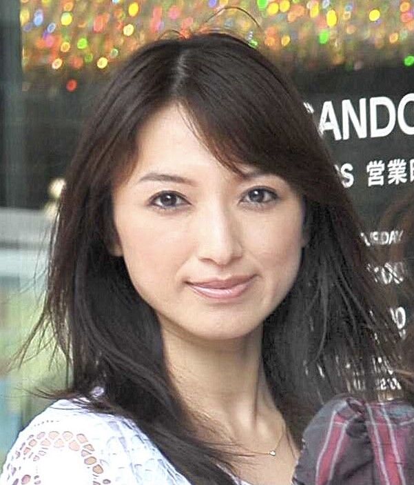 「どこの女子大生やねん」５２歳美人アナのゴルフウェア姿に絶賛の声「美脚美人」「一緒にラウンドしてみたい」