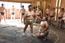 新大関・大の里、師匠の元横綱・稀勢の里を相手に７分間のぶつかり稽古「場所前に胸を出してもらえるのはありがたい」