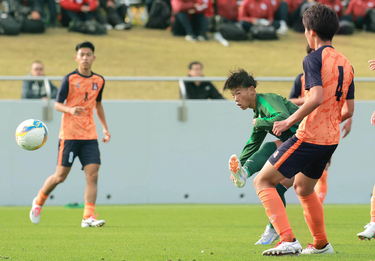 【高校サッカー】専大北上が５発決めて優勝王手…ＭＦ山崎諒太が２得点…全国選手権岩手県大会準決勝