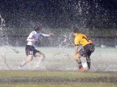 【高校サッカー】豪雨…強風…藤枝明誠・浜名戦は無効試合に　全国選手権静岡県大会準々決勝