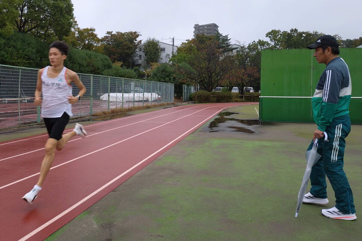 青学大のルーキー折田壮太が首位キープ　国学院大は３位、駒大は８人抜きで８位浮上　全日本大学駅伝３区