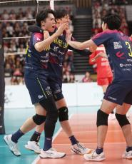 ２３歳・後藤陸翔「藍だけじゃないんだぞ」「泣いちゃった」同学年ルーキーがＰＯＭ　東京ＧＢがサントリーに一丸で勝利