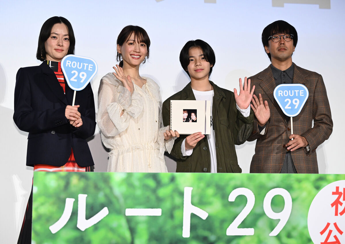 綾瀬はるか、自宅で喫煙シーン特訓、市川実日子から指導受けるも「明らかに吸ったことない人の…」