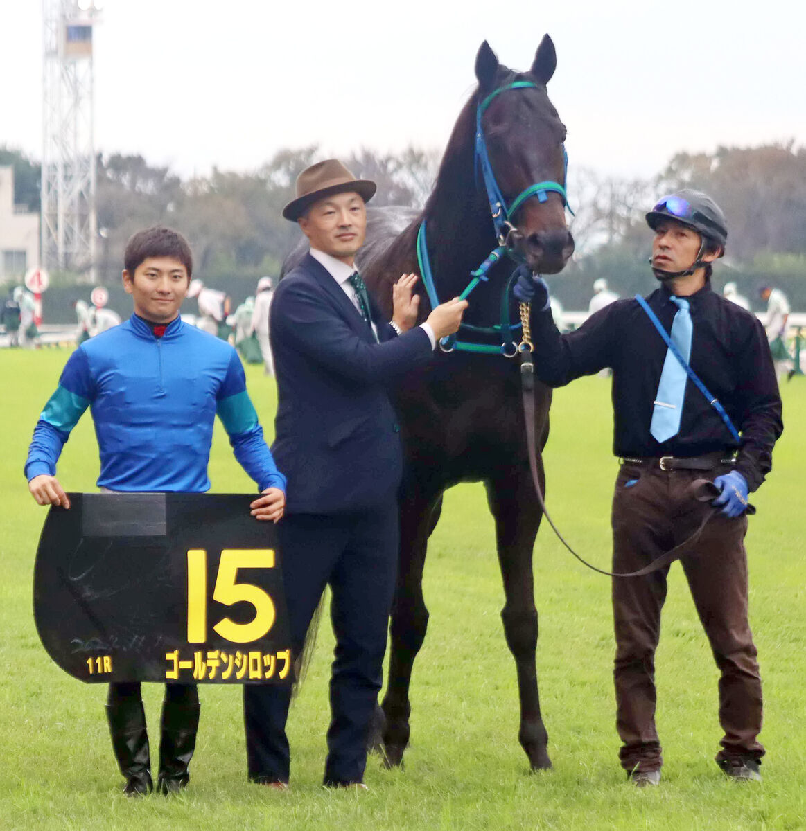 【東京１１Ｒ・オーロＣ】これぞハンデ戦　単勝９９・１倍のゴールデンシロップがＶ　ゴール前は６頭が並ぶ大激戦