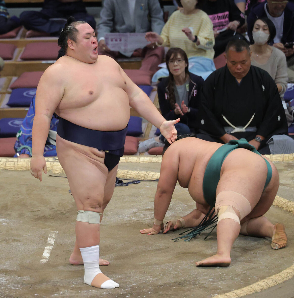 友風　鼻血流すも白星先行…会心のはたき込みで２勝目