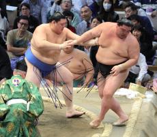 琴桜に早くも土　新大関・大の里、豊昇龍は危なげなく３連勝