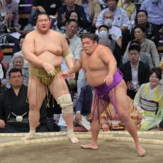 幕内・尊富士が横綱・照ノ富士からの電話で「気合が入った」優勝した春場所を彷彿とさせる相撲で２勝目