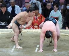 新入幕・朝紅龍が２勝目　「ビックリした」初めての懸賞金を渡した師匠からの粋なお返しとは