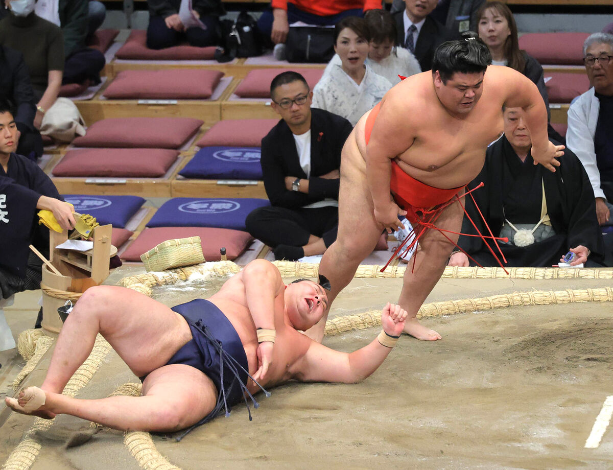 十両・嘉陽、持ち前の瞬発力で土俵際逆転　「いい芝生で走った」場所前はサッカーＪ１サガン鳥栖のグラウンドで練習