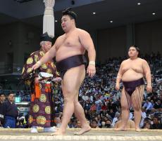 霧島が泥沼５連敗　王鵬と熱戦も白星遠く　「流れは良くない。力は出した」　八角理事長「気持ちが弱い」