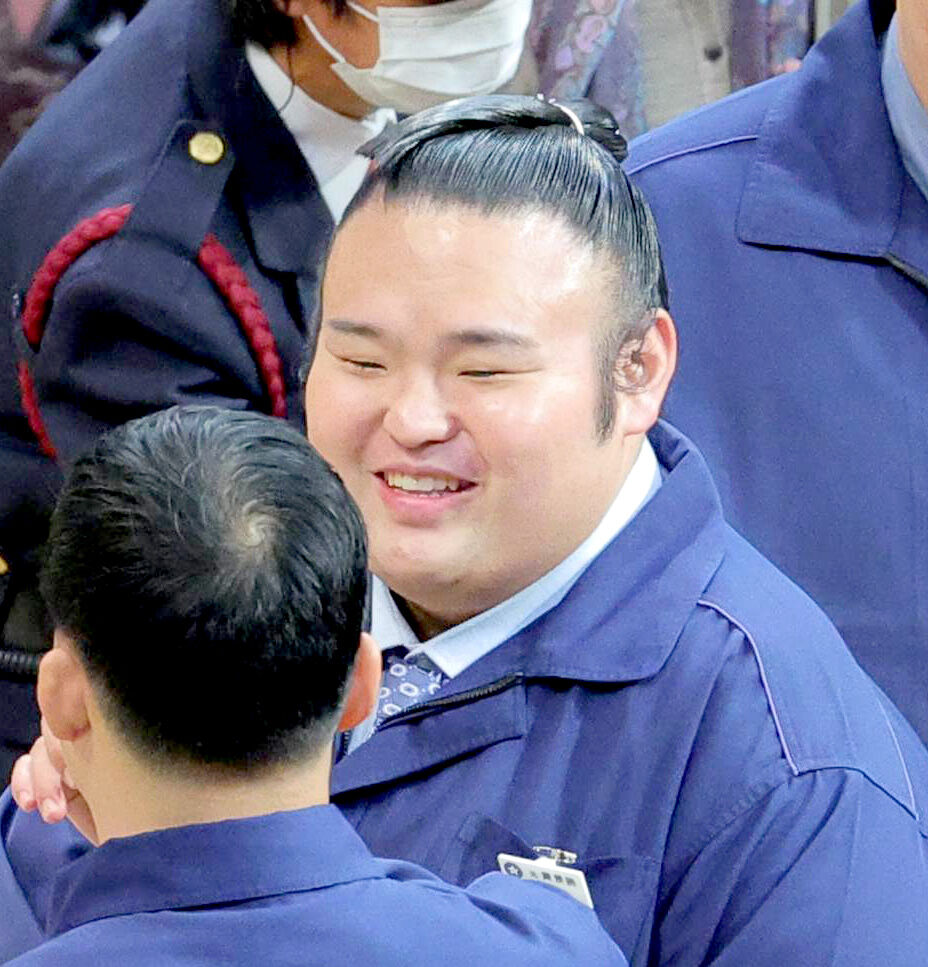 元大関・貴景勝の湊川親方が解説デビュー　「楽しかったですけれど、すごい緊張しました」…ＮＨＫ大相撲中継で正面解説