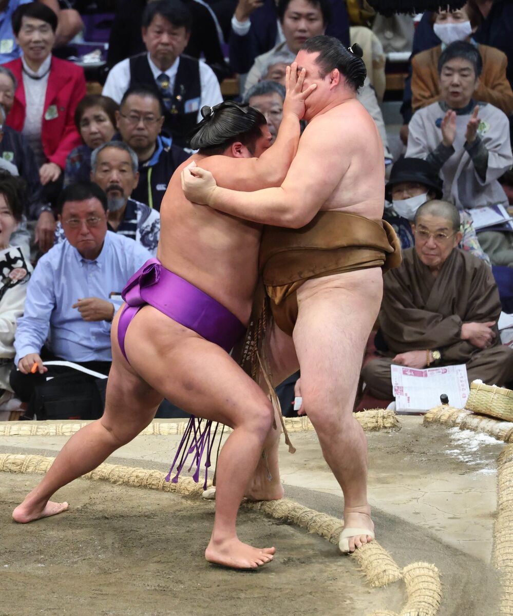 尊富士が６勝目　竜電の変化にも動じず一気に押し切る