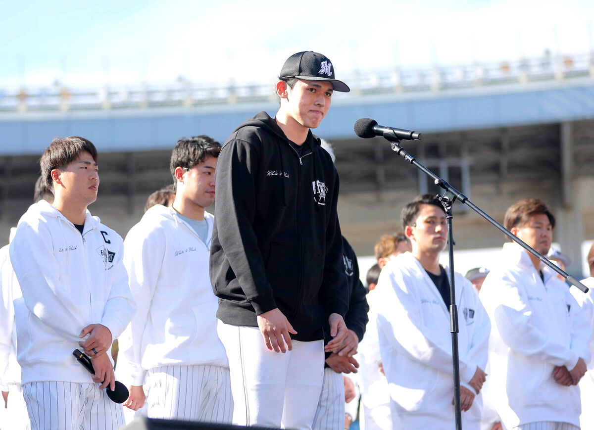 ロッテ・佐々木朗希「厳しい激励も力に変えてアメリカで頑張る」ファンへ惜別スピーチ　吉井監督「温かく送り出す」