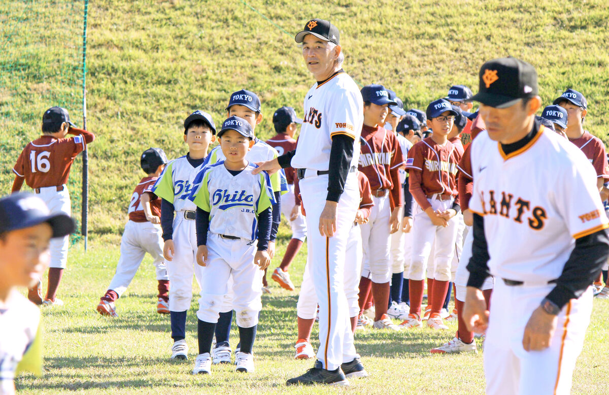 ミスター自主トレの地で巨人ＯＢの定岡正二氏と仁志敏久氏が野球教室開催