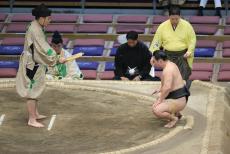 炎鵬が無傷５連勝　“お得意”九州で好調維持「勝っておいしいご飯食べたい」　長期休場から復帰３場所目