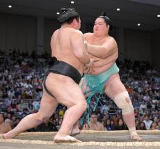 １敗で首位の琴桜、豊昇龍、隆の勝の３人はいずれも勝利　２敗は不在となり、３敗は若隆景ら５人に